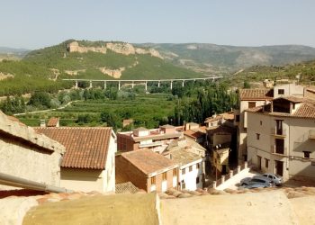> ALQUILER. Ademuz. Plaza de la Iglesia.