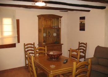 > ALQUILER. Ademuz. C/ Boticario, 1. El Rabal.