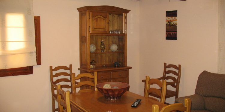 > ALQUILER. Ademuz. C/ Boticario, 1. El Rabal.