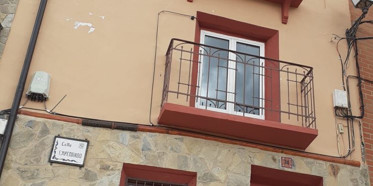 > VENTA o ALQUILER. Ademuz. c/Empedrado, 74.