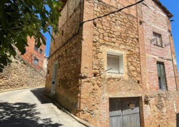 >VENTA. Ademuz. C/ Boticario, 182.