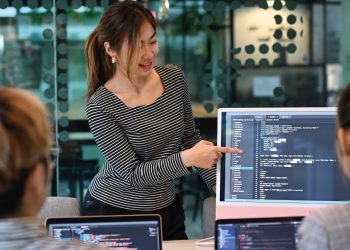 ¿Estas desemplead@ y te gustaría convertirte en un agente de la transformación digital como salida profesional? Esto te interesa.