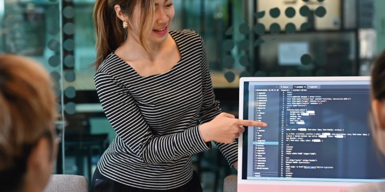 ¿Estas desemplead@ y te gustaría convertirte en un agente de la transformación digital como salida profesional? Esto te interesa.