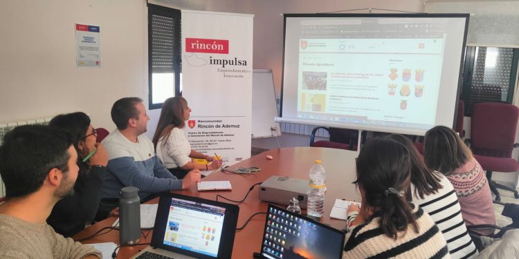 Formación: Fundamental para el personal técnico del Acuerdo Territorial por el Empleo y Desarrollo Local del Rincón de Ademuz