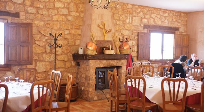 RESTAURANTE LOS CENTENARES DE CASTIELFABIB BUSCA COCINERA. NUEVA OFERTA DE EMPLEO EN EL RINCÓN DE ADEMUZ