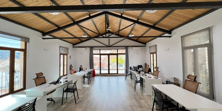 Casas Bajas ofrece un espacio coworking para facilitar el teletrabajo a quienes quieran vivir o pasar una temporada en el Rincón de Ademuz