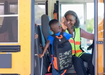 Autocares Discrecionales José Navarro Rubio S.L necesita chófer para transporte escolar en el Rincón de Ademuz