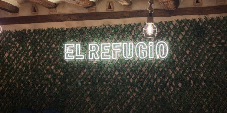 OFERTAS DE EMPLEO  RESTAURANTE EL REFUGIO