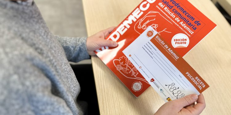 El Rincón de Ademuz impulsa la salud comunitaria con un vademécum con más de 40 “recetas sociales”