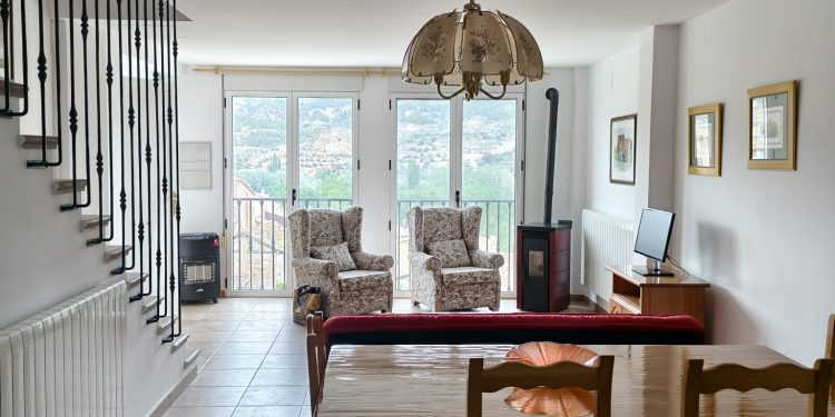 ALQUILER. Casas Altas. C/Hondiguero,52 (Dúplex)
