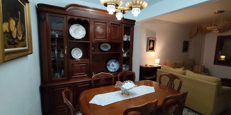 > VENTA. Ademuz. C/ Boticario, 15.